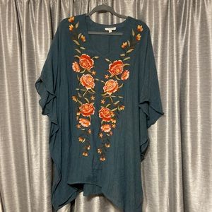 Umgee poncho style blouse